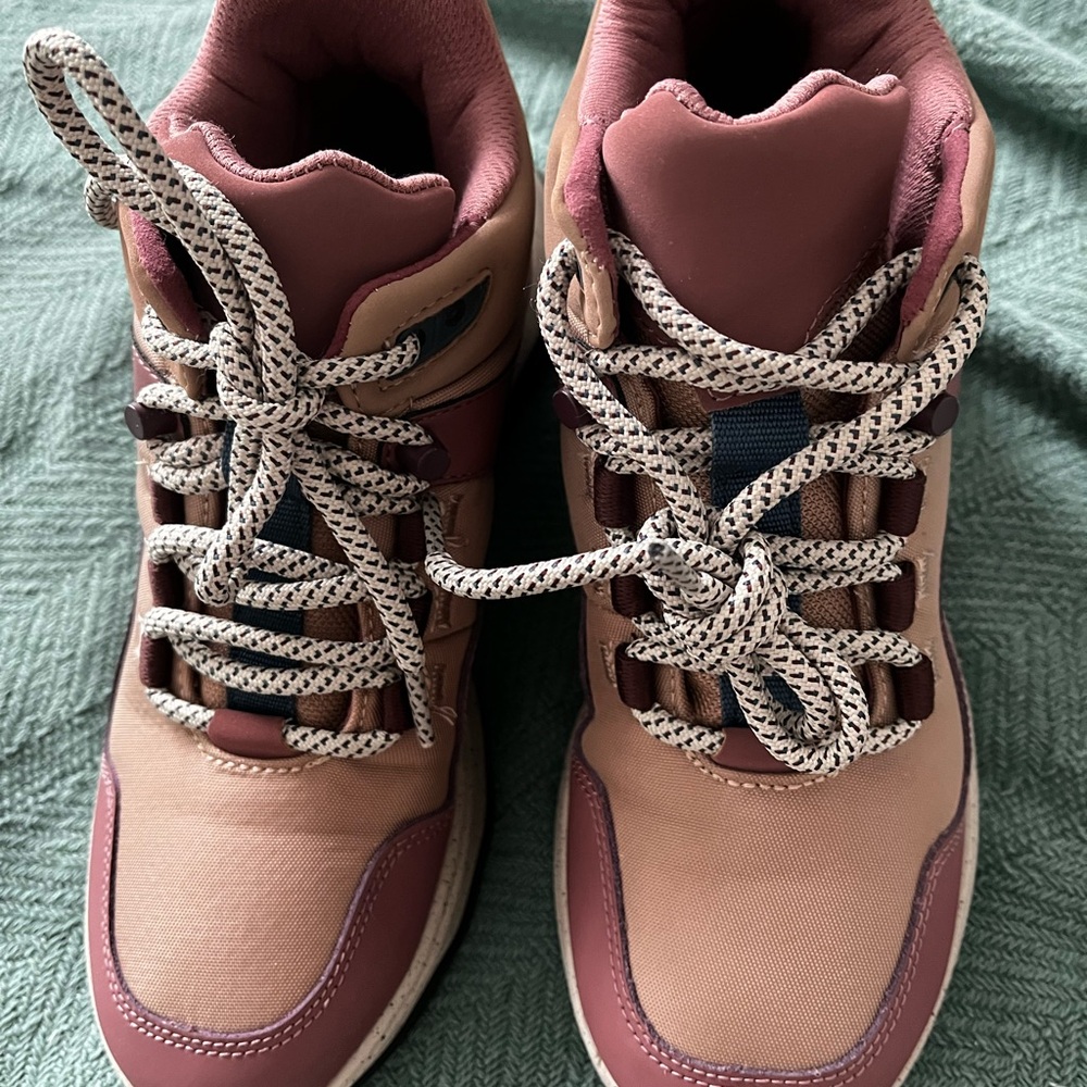Rare Clarks Women's Hi Top Athletic Shoes - Pink and Tan EUC